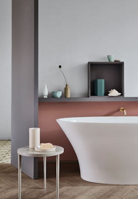 Salle de bains en Dark Lead Colour et Blush